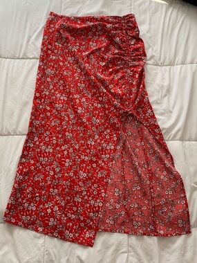 Source Unknown Red Floral Midi Skirt with Side Ruched Slit